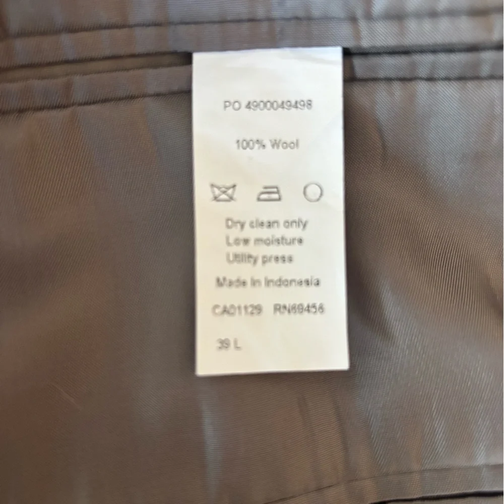 Calvin Klein Men's Taupe Suit jacket size 39L and pants 34